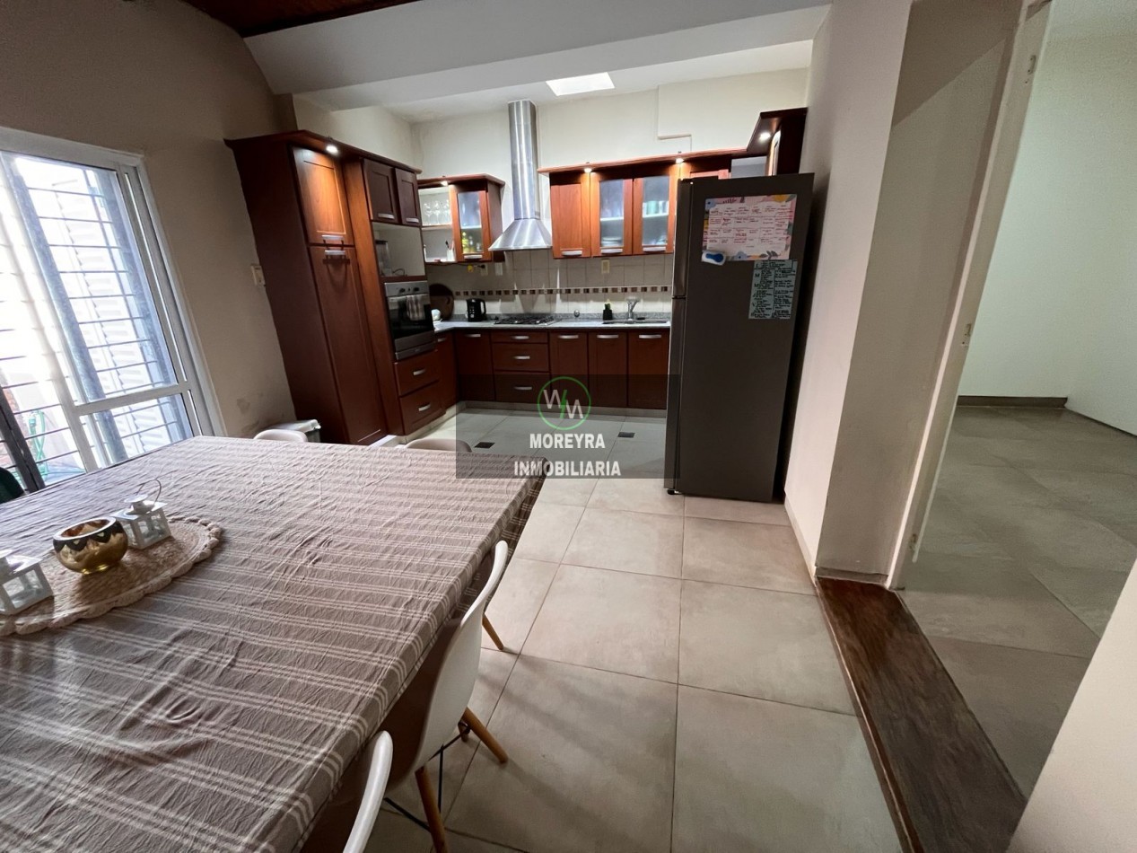 VENDO CASA CALLE FELICIANO A METROS DE YRIGOYEN